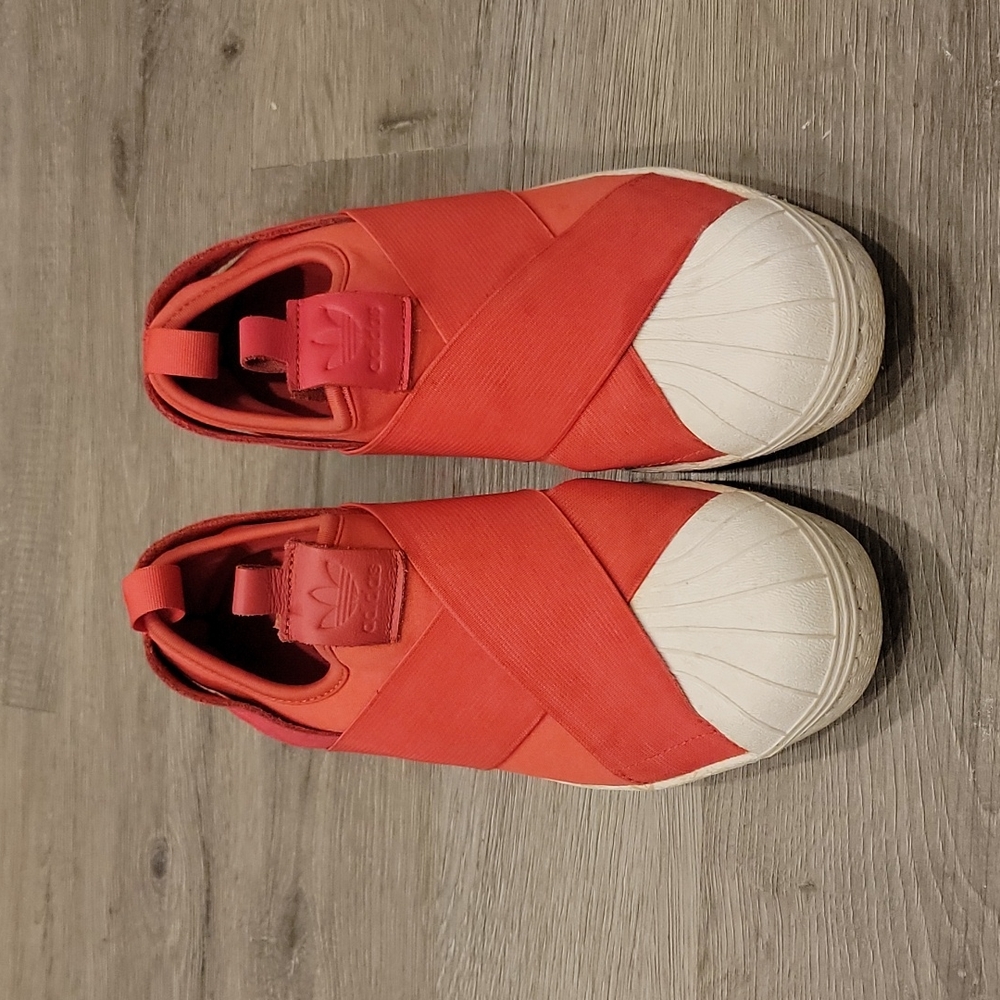 Adidas Superstar Slip-on Coral/white in US size 6